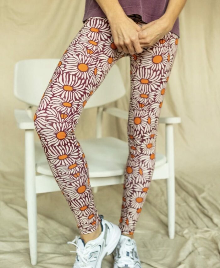 Legging femme Jaya Marguerite Aubergine Apaches Collections, pantalon stretch coton bio imprimé floral.