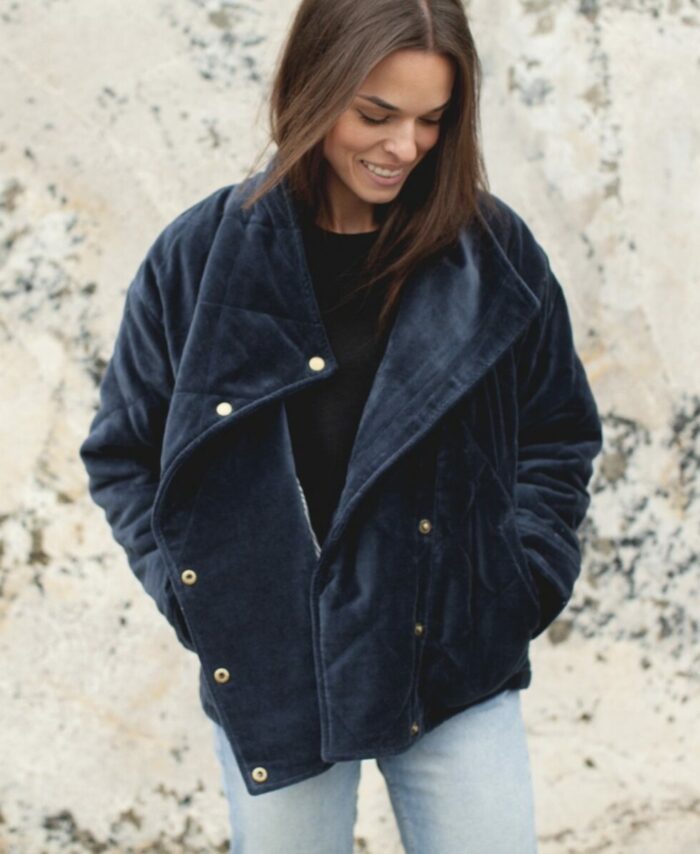 Veste femme Kapur velours Bleu Marine Apaches Collections, veste droite en velours côtelé avec doublure fleurie.