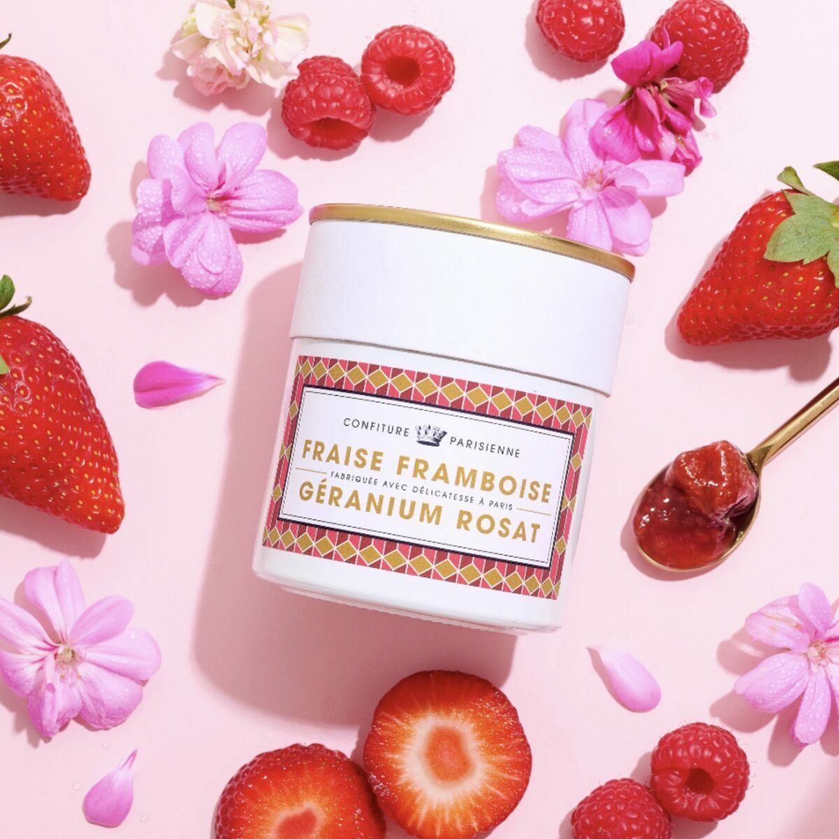 Pot de confiture artisanale Fraise, Framboise et Géranium par Confiture Parisienne.