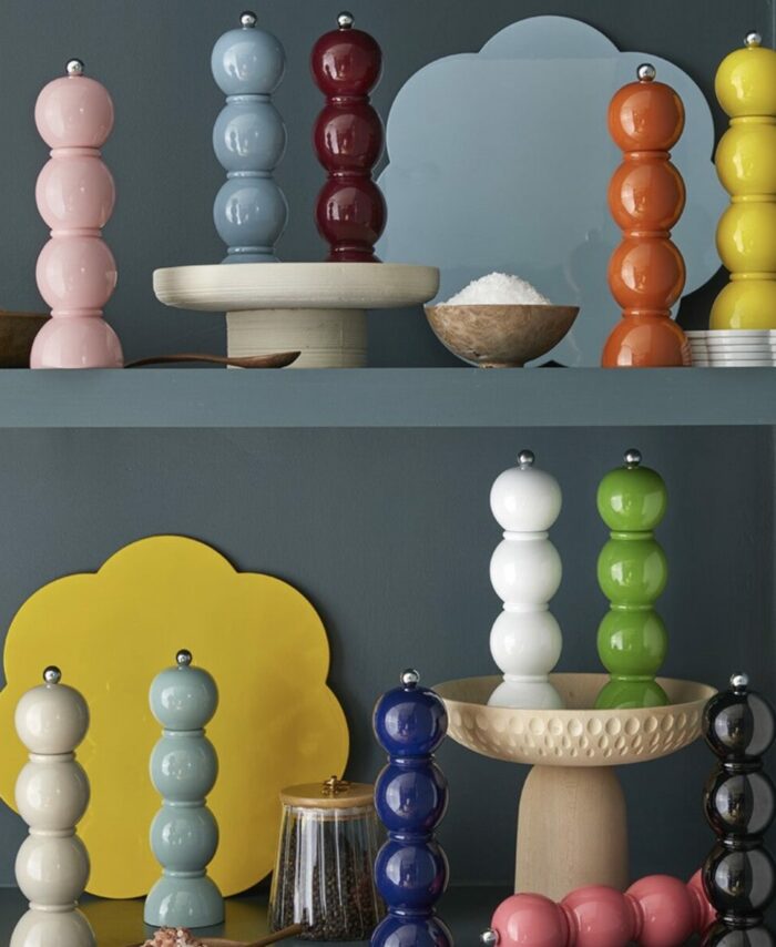 Moulins à sel et poivre Bobbin Addison Ross laqués brillants design boules colorées.