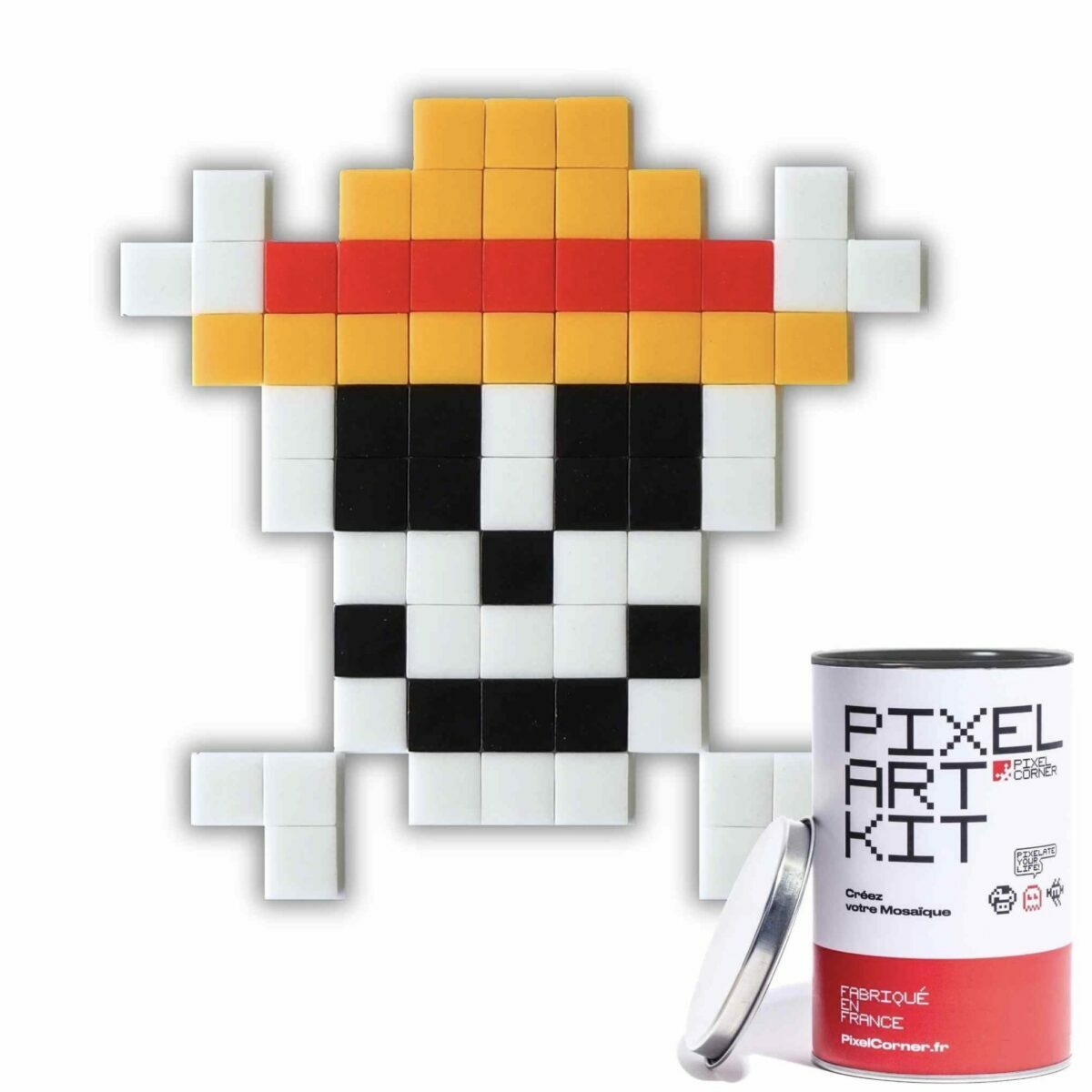 Kit Pixel Art Pirate Pixel Corner – mosaïque crâne One Piece jaune rouge noir et blanc avec boîte
