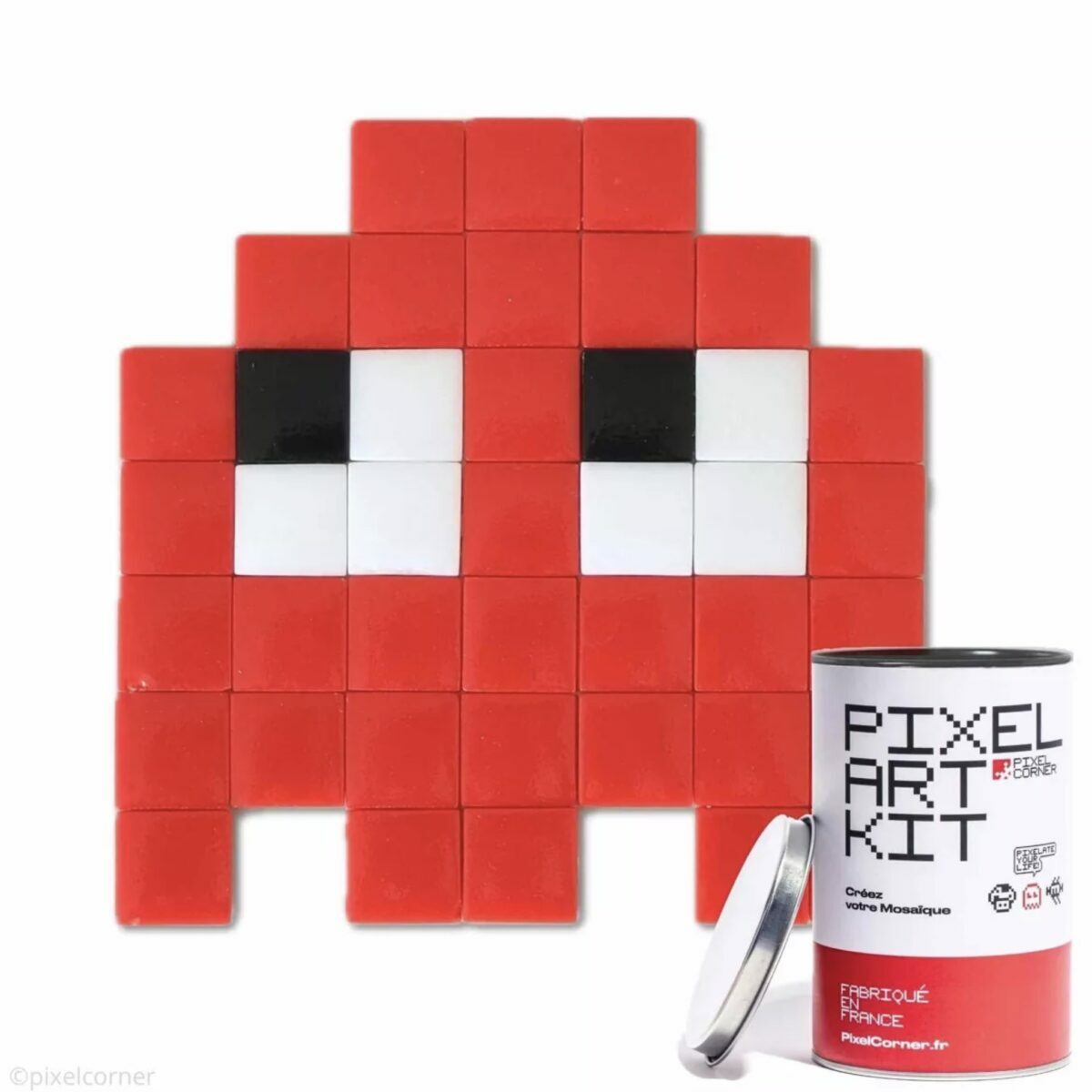 Texte alternatif Kit Pixel Art Gloomie Reedy Pixel Corner – fantôme rouge en mosaïque de verre avec boîte