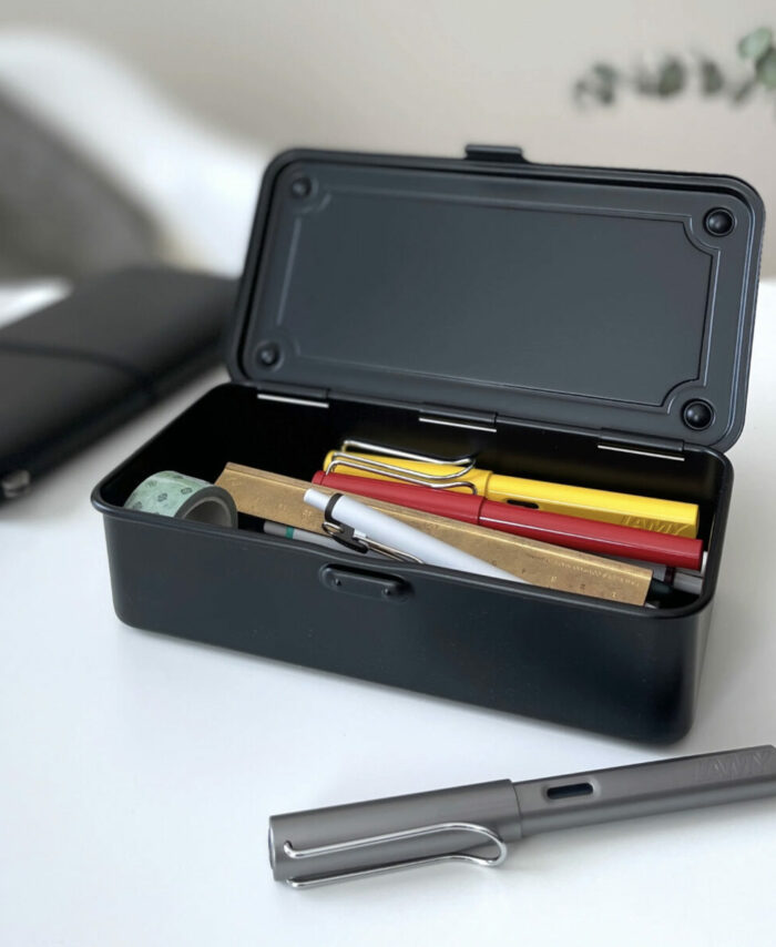 Boîte Toyo Steel T190, noire ouverte