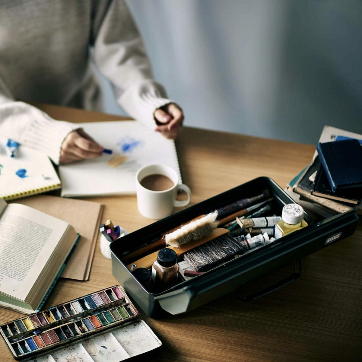 Grande boîte à outils Toyo Steel modèle Y350, coloris noir — le format généreux du classique japonais en acier embouti.